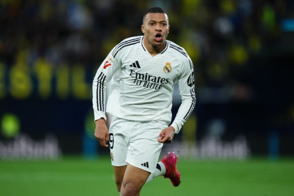 Reporter: During the halftime break against Mallorca, Mbappe encouraged Enderick to take it easy