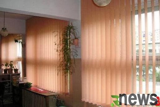 Matching and cleaning techniques for vertical curtains