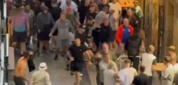 World Sports: Conflicts continue before the UEFA Cup final, Manchester United and Tottenham fans throw items at each other