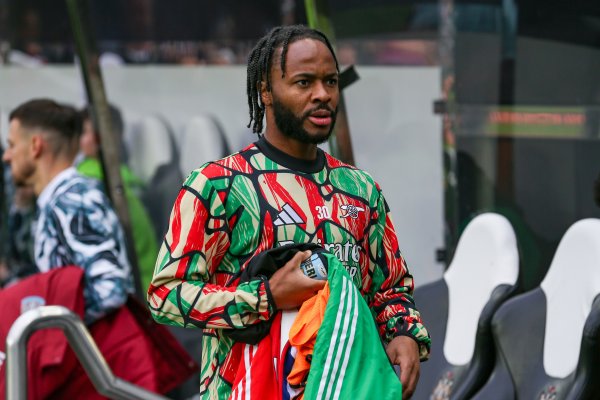 ESPN: Sterling is not considering going to Saudi Arabia or the major leagues for the time being, but he has limited options in England