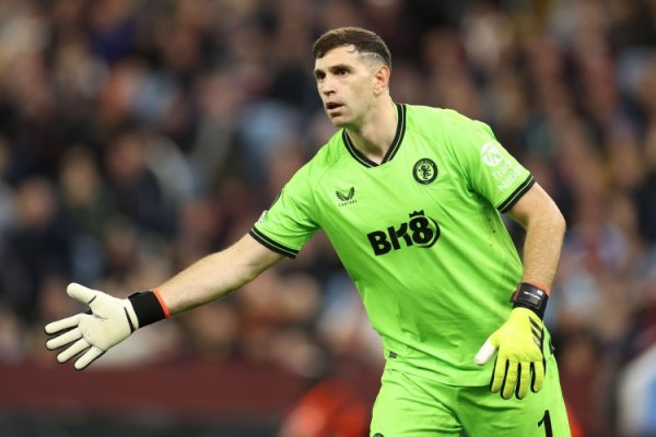 TyC: Martin is about to say goodbye to Villa, Galatasaray and Manchester United are interested in signing him