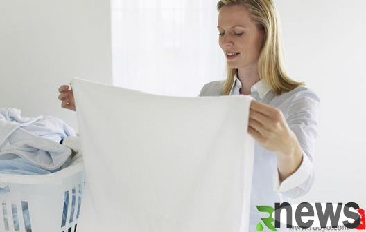 How to clean the blood on the clothes
