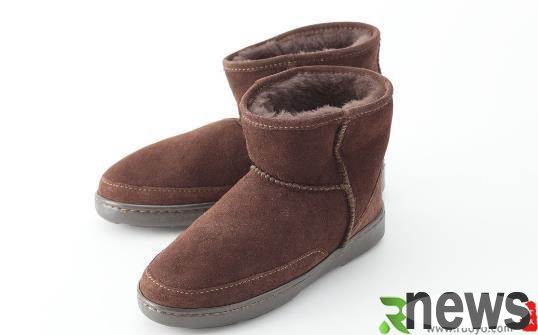 Cleaning and maintaining snow boots