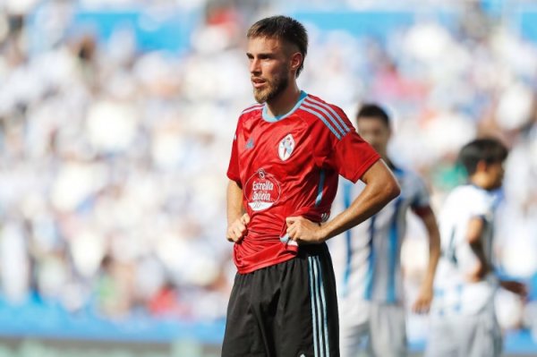 Reporter: West Ham is talking about Slavia defender Diov of Prague and Celta defender Mingeza