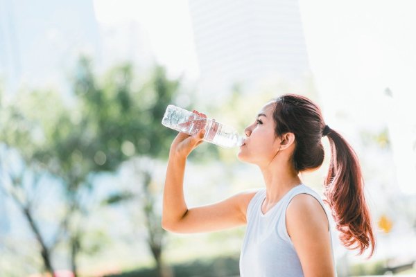 Drinking water for more than 6,800 ml a day shows 