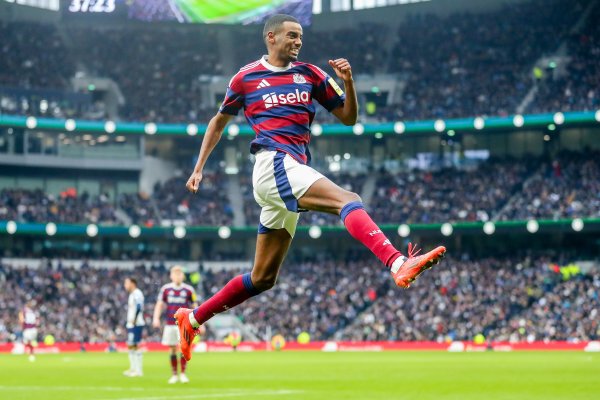 Reporter: Newcastle has withdrawn from the Ekitic battle, and now they are confident to keep Isaac