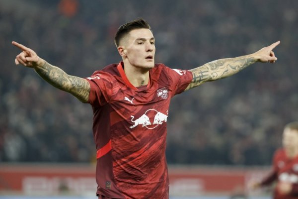 Sky Sports: Manchester United still wants to buy striker, and Sesco is their target