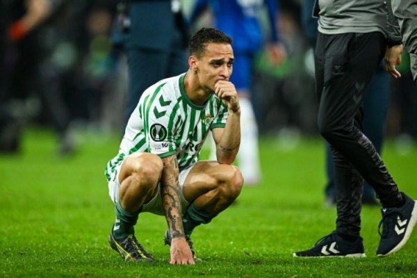 Sky: Betis is still committed to signing Anthony from Manchester United, and the possibility of loaning again is not ruled out