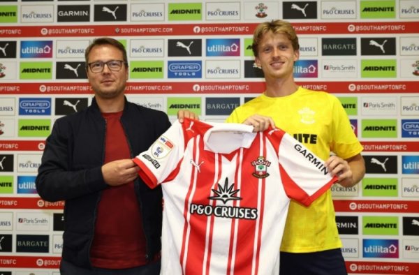 Southampton official: Brentford defender Rollslev joins, both sides sign for 4 years