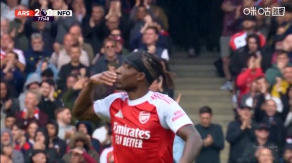 Enjoy the cheers of the audience! Maduaike was replaced in the 78th minute and gave him a kiss. Applause from Emirates Stadium
