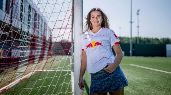 Haaland s young training female teammate: He used to be a little naughty, and I m very happy to see that he was still the boy before.