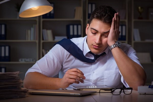 Can staying up late and then exercising to avoid the harm? When exercising after staying up late, you are most afraid of cardiovascular problems. 4 It is recommended to avoid high strength exercises!