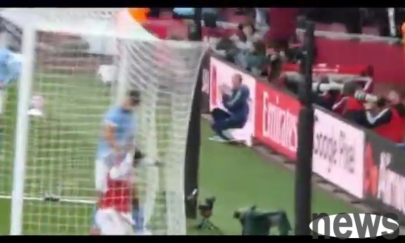 After the Gunners tied, Suvimendi took the ball from the net and prepared to kick off, but was pulled down by Ruben Dias