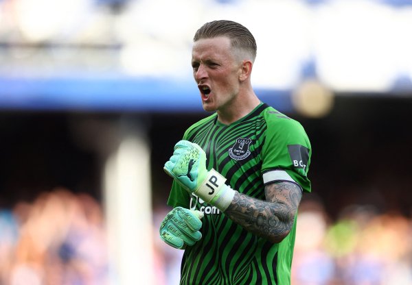 Reporter: Everton will renew his contract with two more players, Pickford and Garner will soon sign new contracts